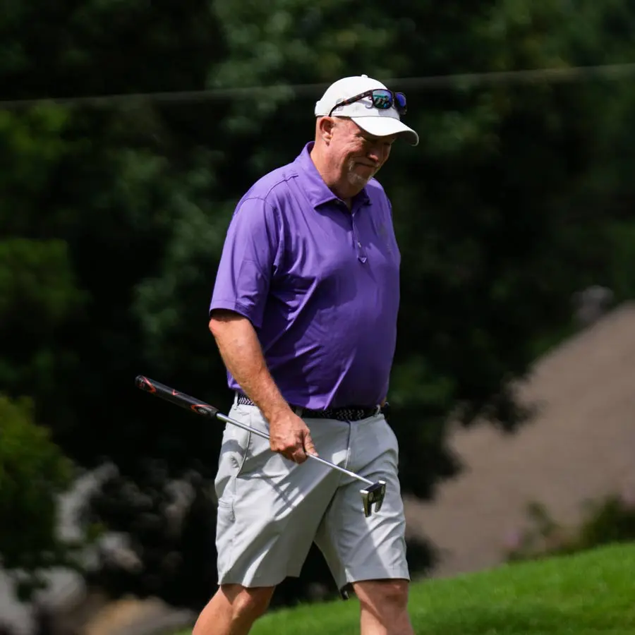 golfer giving two thumbs up